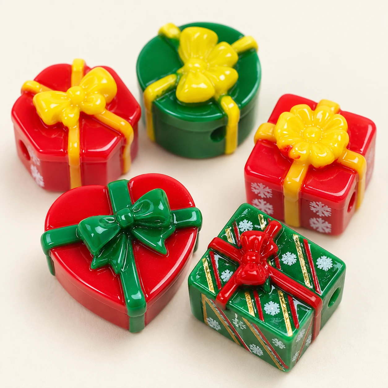 Christmas Gift Box Resin Charms RW002635 close-up showing the decorative shape and finish