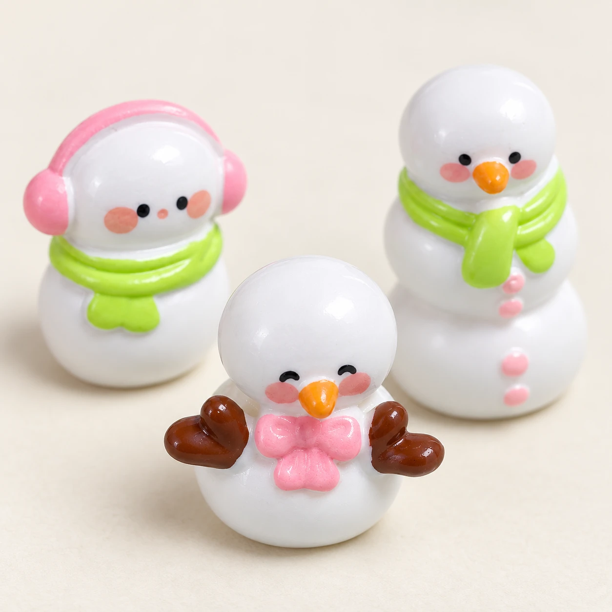 Christmas Snowman Resin Miniatures RW002497 close-up showing the decorative shape and finish