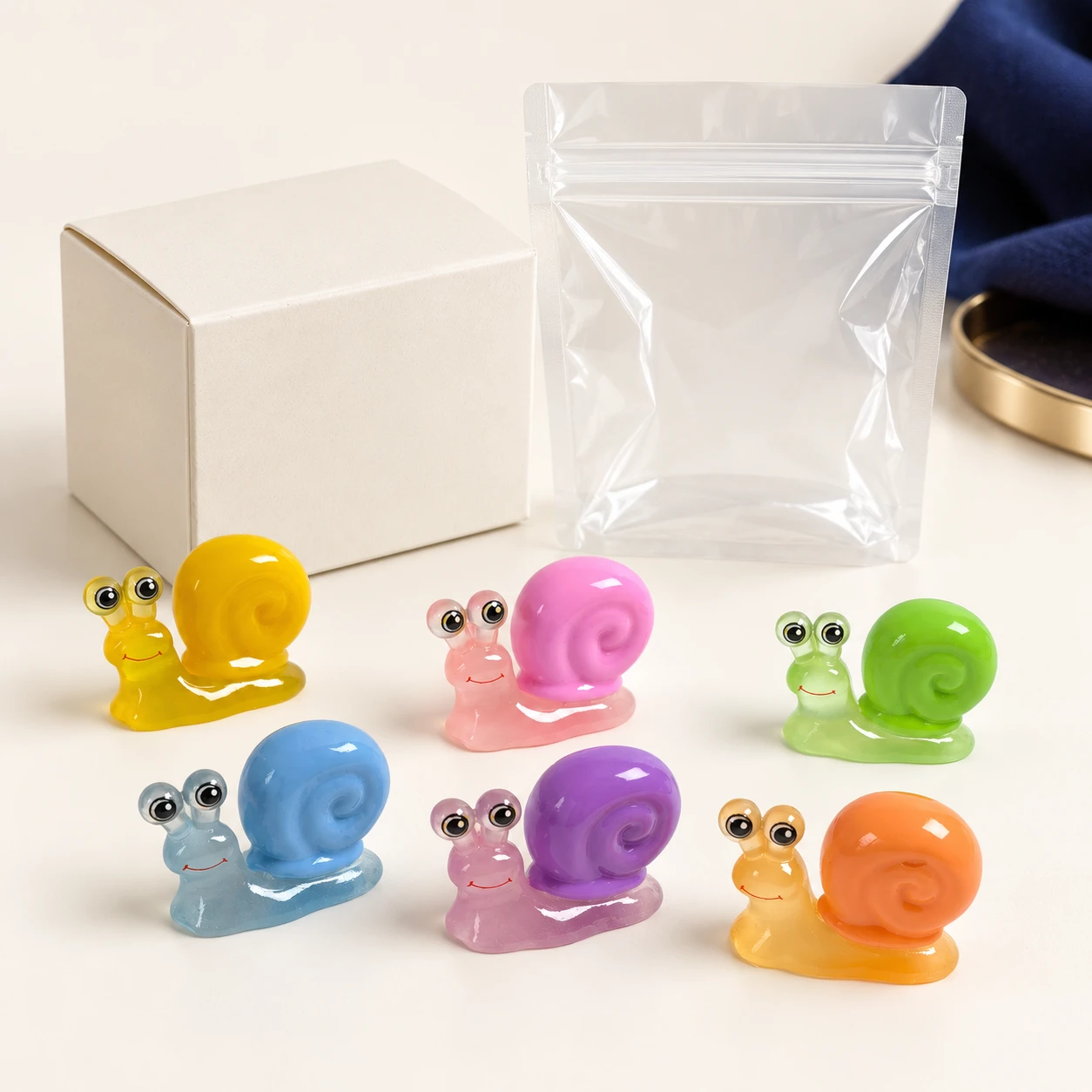 Colorful Snail Resin Miniatures RW002200 with illustrative private-label packaging
