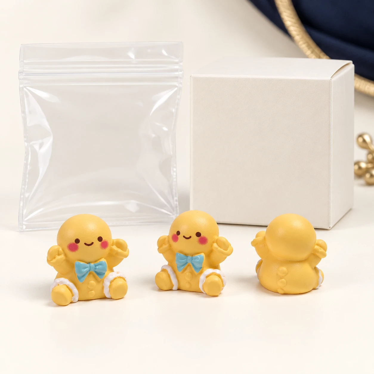 Gingerbread Figure Resin Charms RW001884 with illustrative private-label packaging