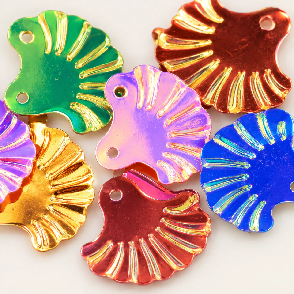 Large Metallic Fan Shell Sequins MA062 close-up showing the decorative shape and finish