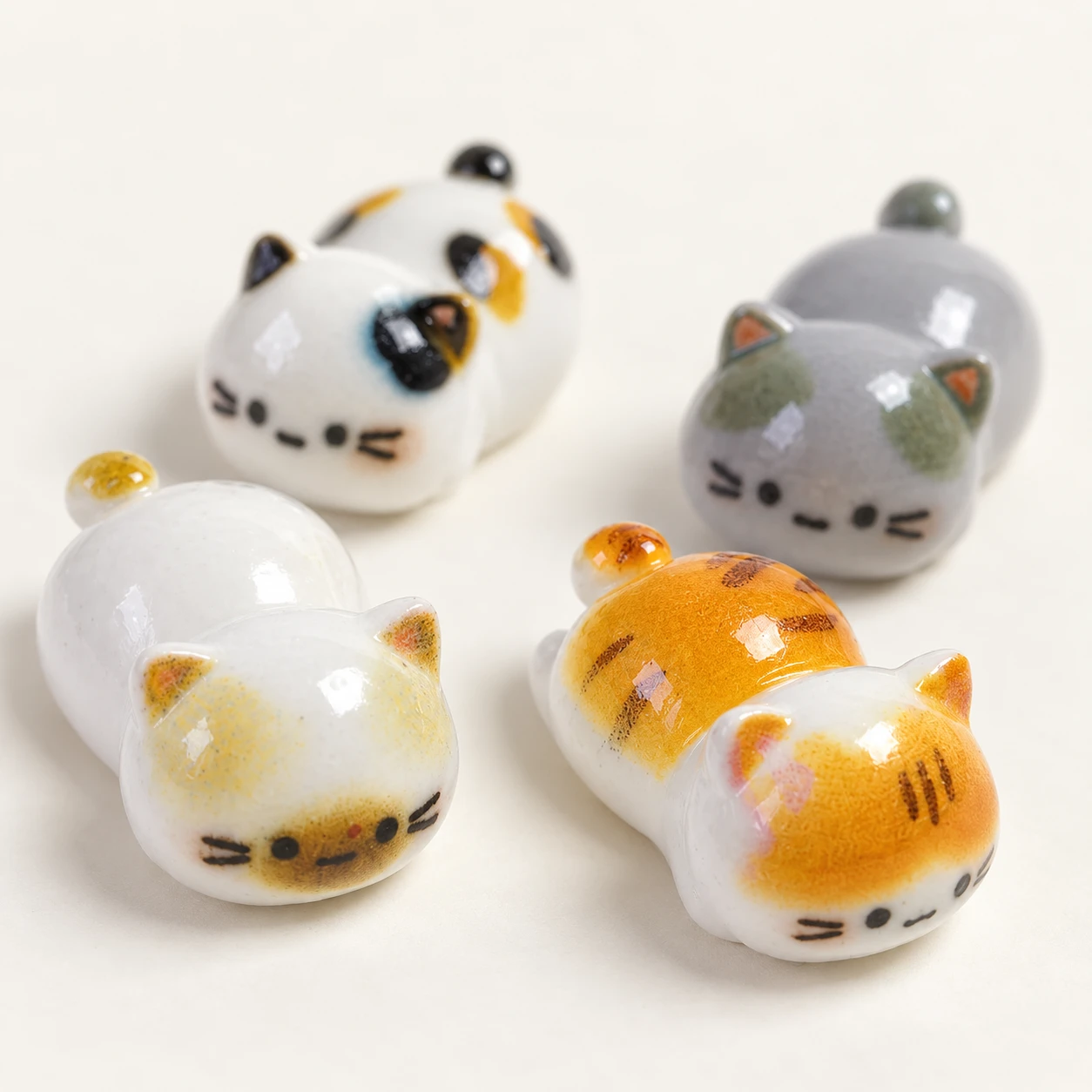 Mini Spotted Cat Resin Figures RW003280 / RW26717 close-up showing the decorative shape and finish