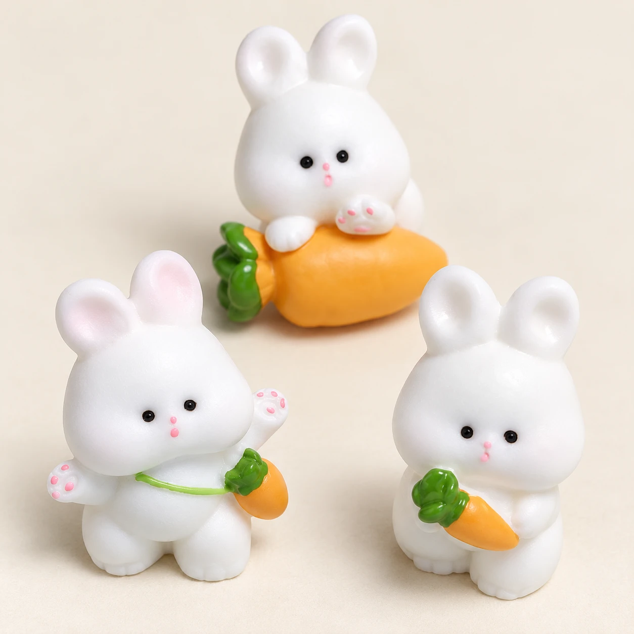 Rabbit and Carrot Resin Miniatures RW002494 close-up showing the decorative shape and finish