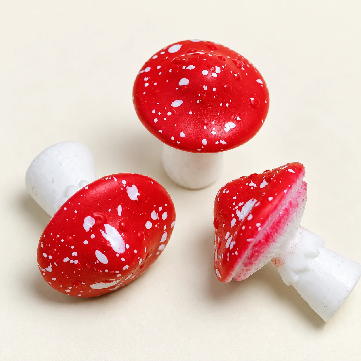 Red Mushroom Resin Miniatures RW001942 close-up showing the decorative shape and finish