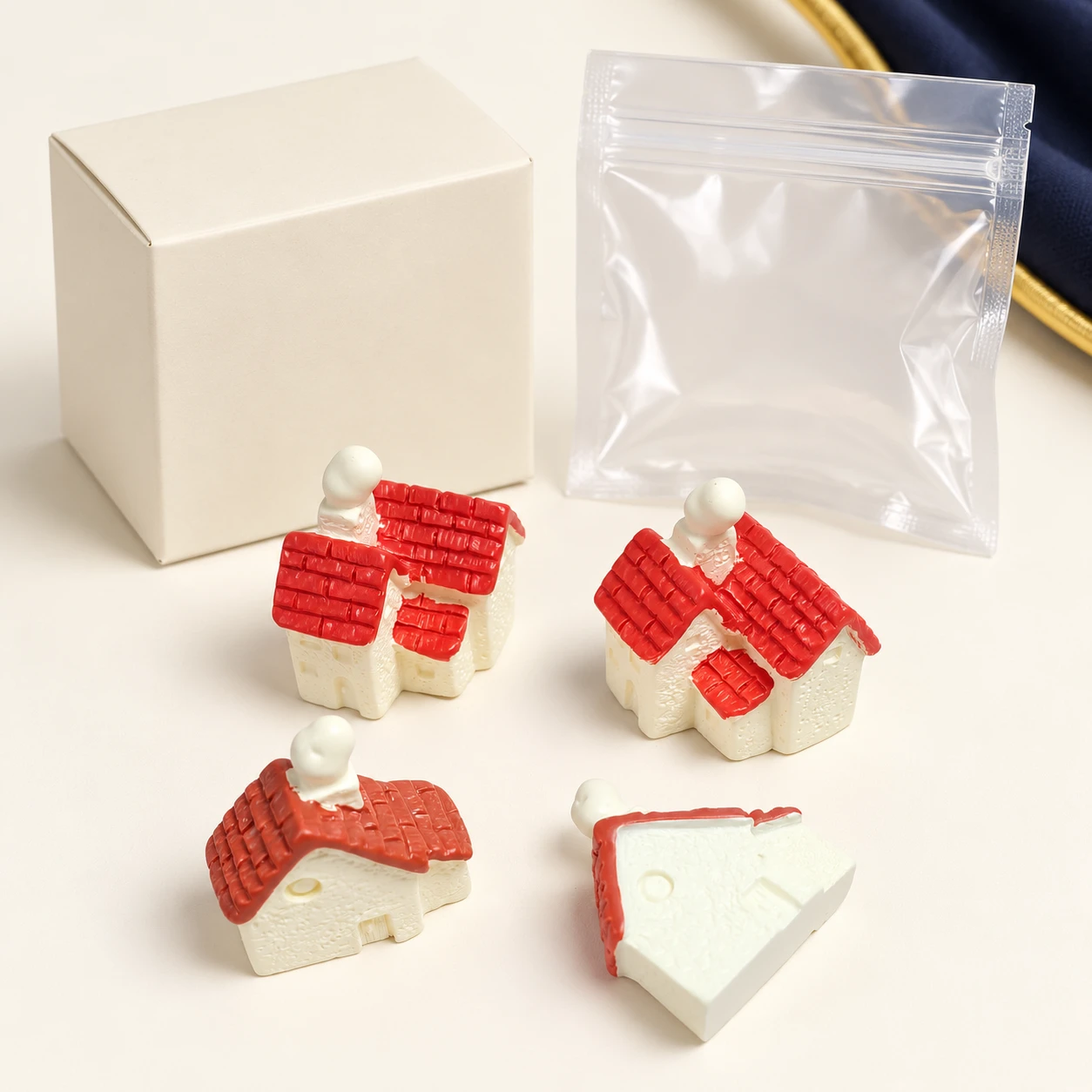 Red-Roof House Resin Miniatures RW001822 with illustrative private-label packaging